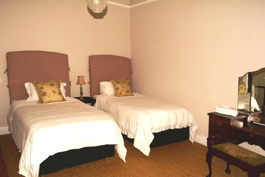 Toad Hall Guest House Wakkerstroom Екстер'єр фото