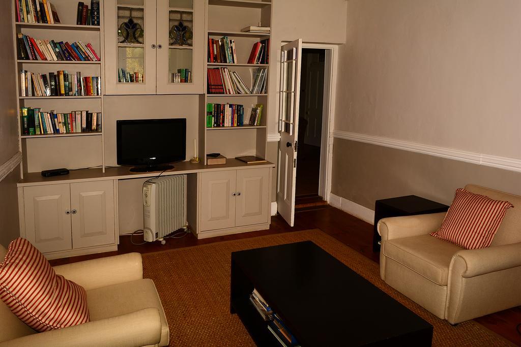 Toad Hall Guest House Wakkerstroom Екстер'єр фото