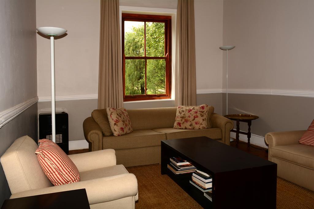 Toad Hall Guest House Wakkerstroom Екстер'єр фото