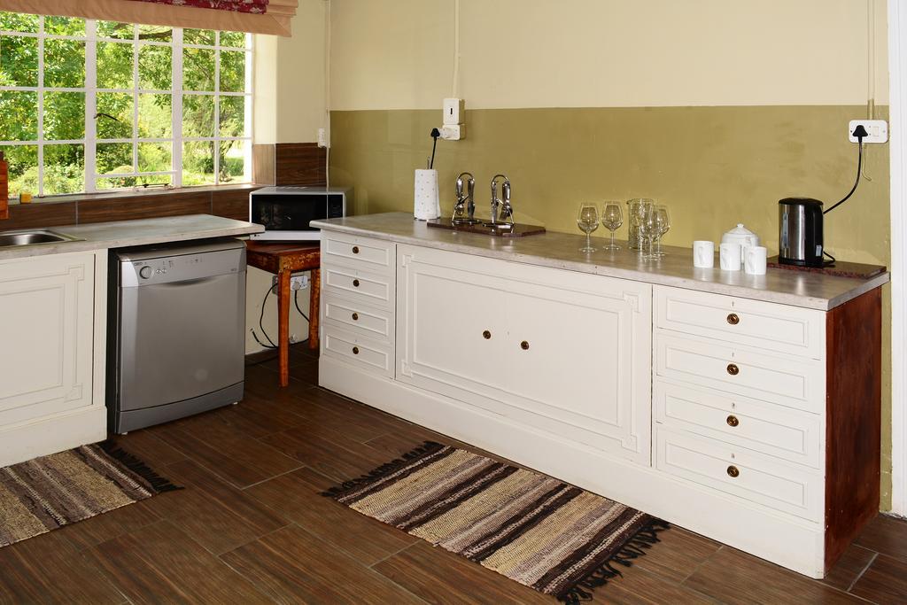 Toad Hall Guest House Wakkerstroom Екстер'єр фото
